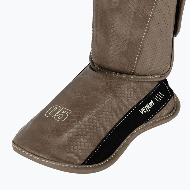 Lábszár- és lábfejvédők Venum Impact Evo Scales Shinguards brown 5