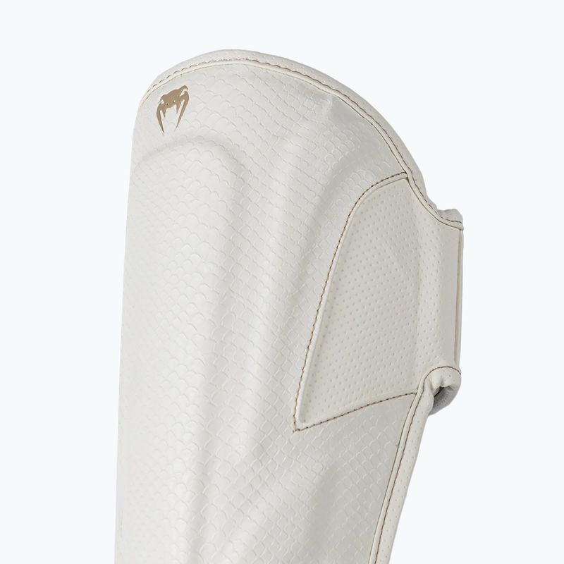 Sípcsont- és lábfejvédők Venum Impact Evo Scales Shinguards ivory 3