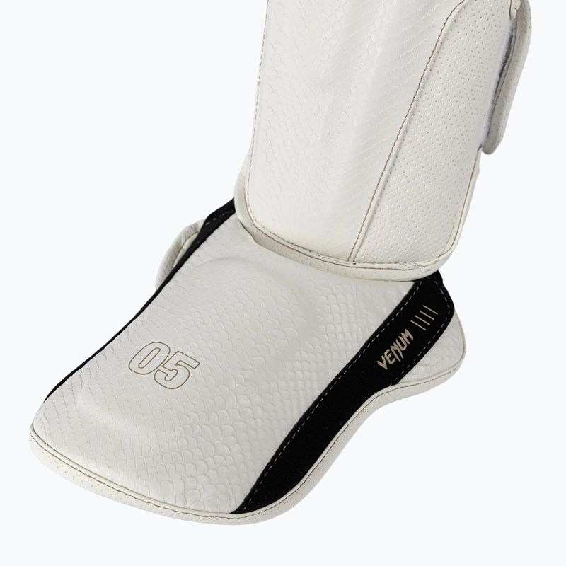 Sípcsont- és lábfejvédők Venum Impact Evo Scales Shinguards ivory 5