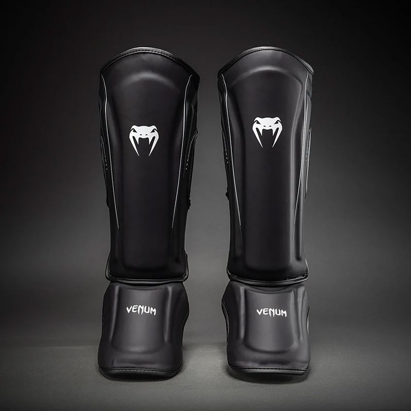 Sípcsont- és lábfejvédők Venum Streamline Shin black/white 2