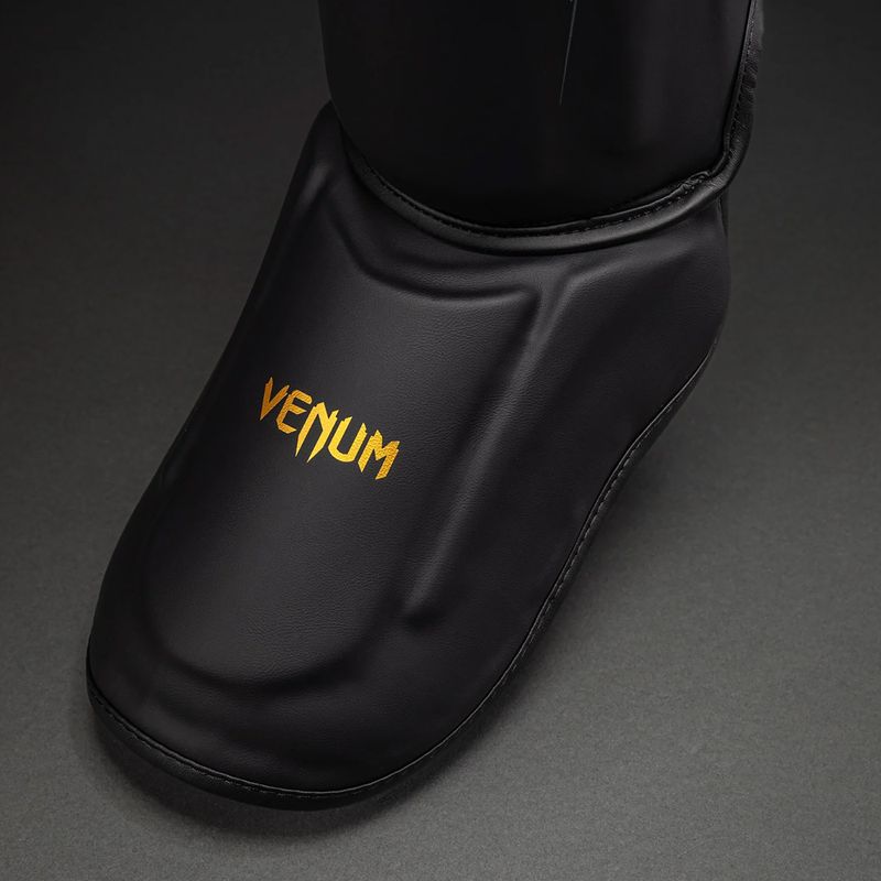 Sípcsont- és lábfejvédők Venum Streamline Shin black/gold 3