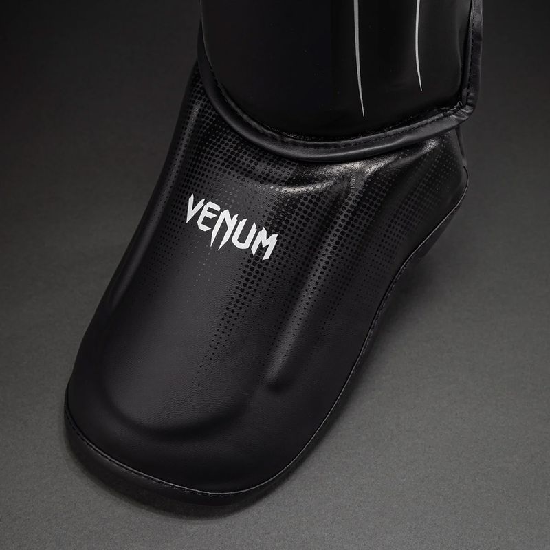 Sípcsont- és lábfejvédők Venum Stealth Shin black/white 3