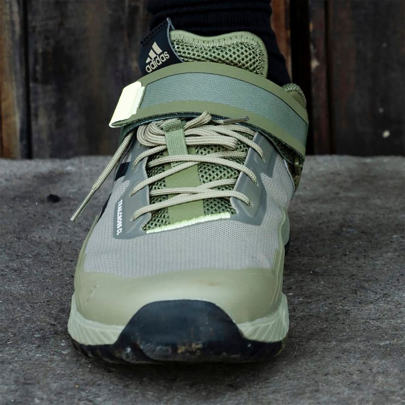 Férfi MTB kerékpáros cipő adidas FIVE TEN Trailcross Clip A mag fekete/szürke három/piros 18
