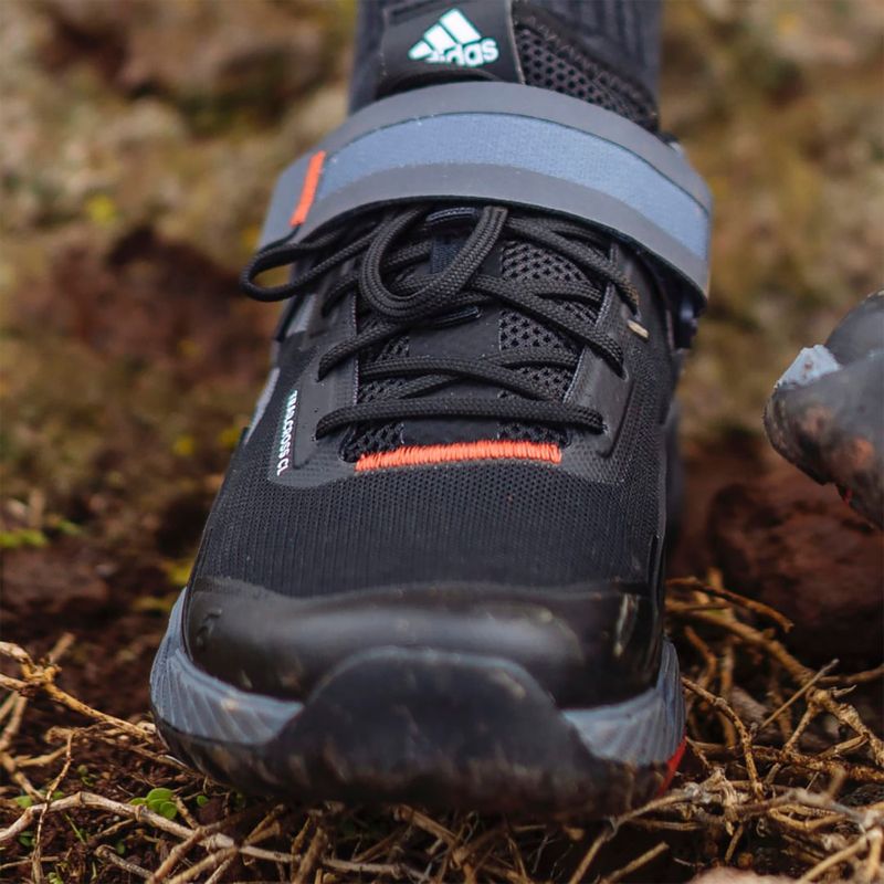 Női MTB kerékpáros cipő adidas FIVE TEN Trailcross Clip A mag fekete/szürke három/piros 16