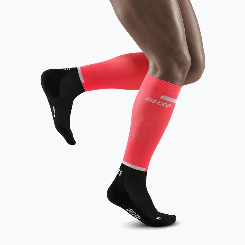 Férfi kompressziós futó zoknimęskie CEP Tall 4.0 pink/black 4