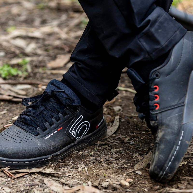 Férfi adidas FIVE TEN Freerider Pro core fekete/felhő fehér/felhő fehér platform kerékpáros cipő 9
