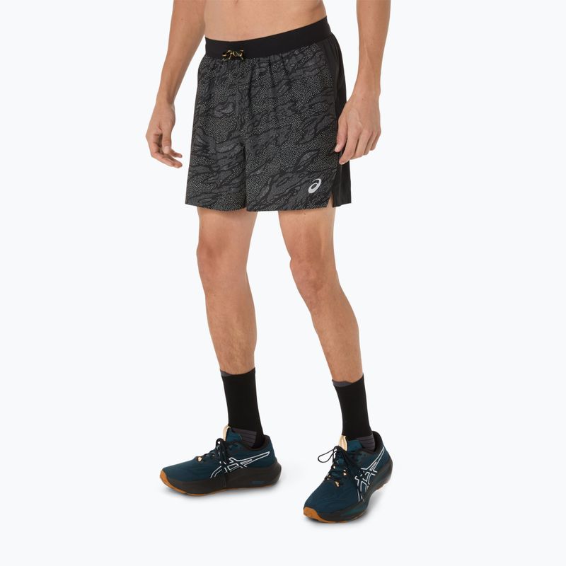 ASICS férfi futónadrág Fujitrail All Over Print 5IN teljesítmény fekete 4