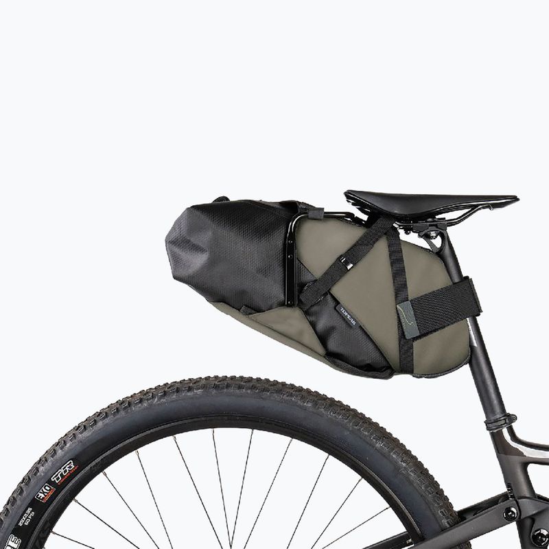 Topeak BackLoader X 10 l zöld nyeregtáska a nyereg alatt 2