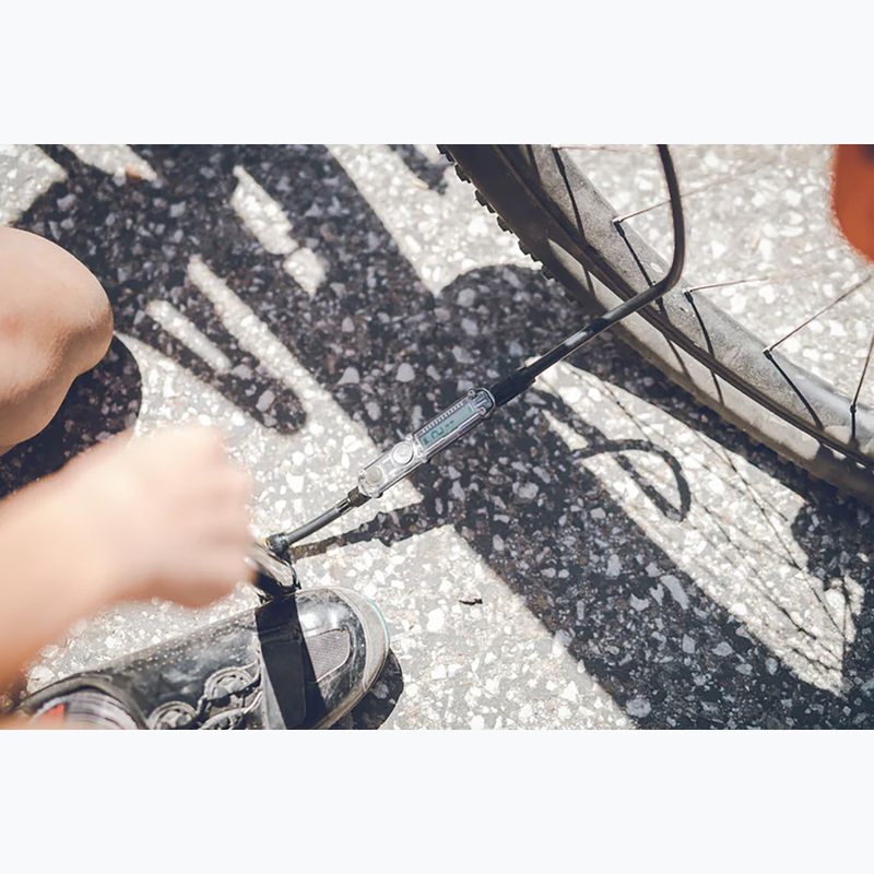 Kerékpárpumpa Lezyne Micro Floor Drive Digital HPG 160psi gloss black 2