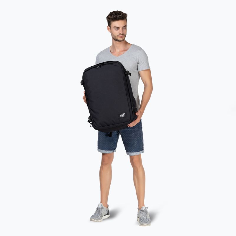 CabinZero Classic Pro 42 l abszolút fekete túra hátizsák 14