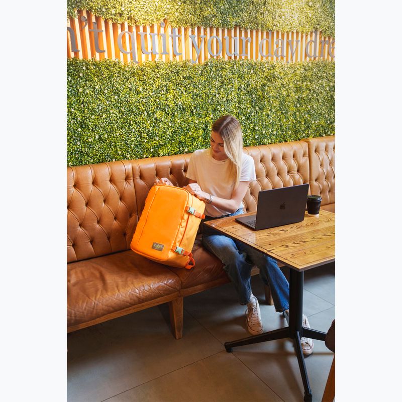 Utazó hátizsák CabinZero Classic 36 l honeycomb 17