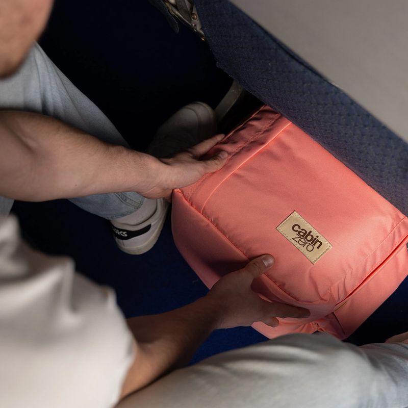 Utazó hátizsák CabinZero Classic Tech 28 l rózsaszínben 18