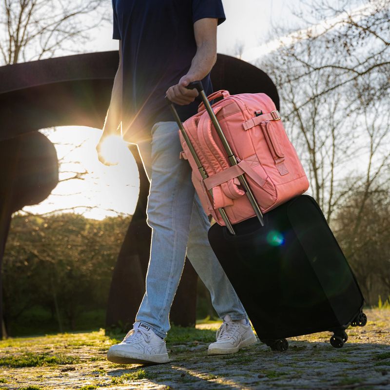 Utazó hátizsák CabinZero Classic Tech 28 l rózsaszínben 20