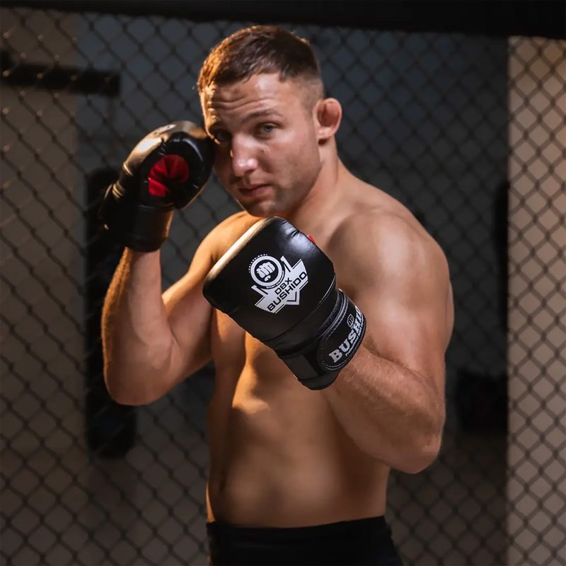 Bushido boxkesztyű zsákos edzéshez fekete Rp4 8