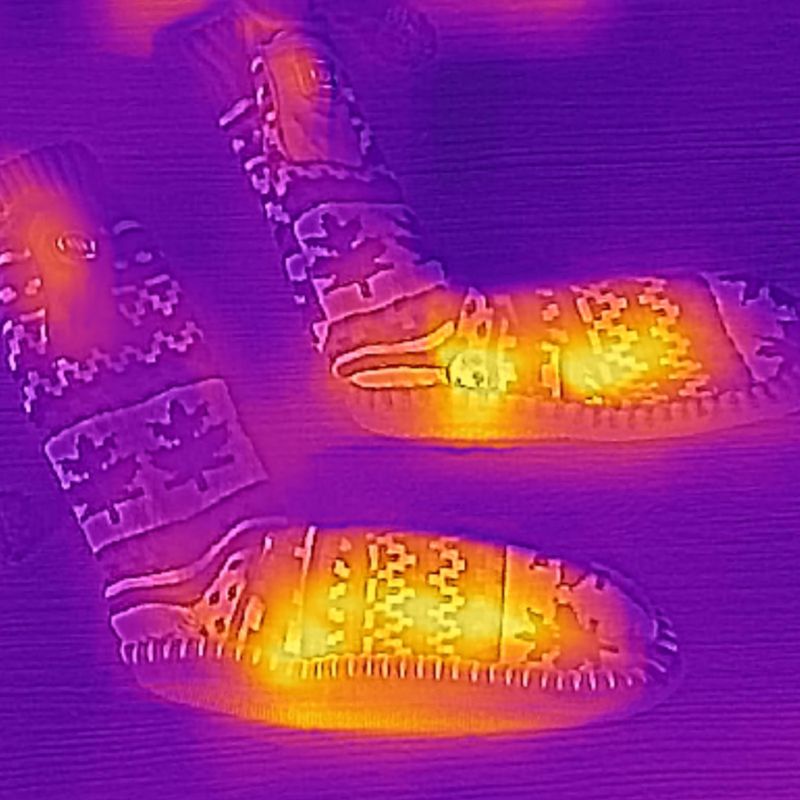 Glovii GOB fehér/piros/szürke fűthető mamusz 2x 3350mAh akkumulátor, USB töltőkábel 18