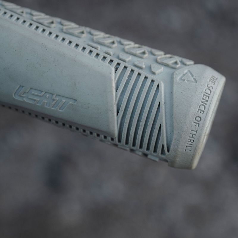 Leatt ReaFlex 6.0 Regular 31 mm-es gránit kormánymarkolatok 5