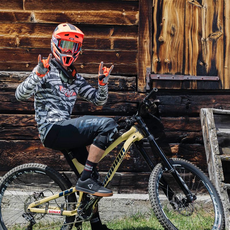 Leatt MTB 4.0 Gravity V22 kerékpáros sisak narancs/fekete 1022070512 11