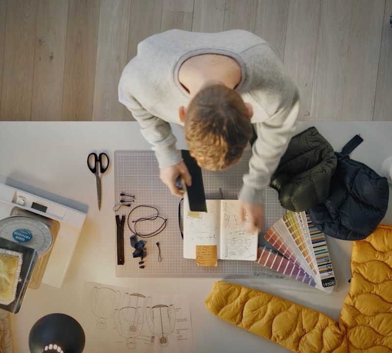 Peak Performance női pehelykabát Helium Down Hood sötétkék G77852010 6