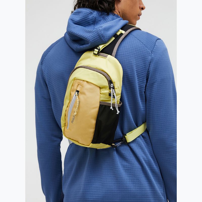 Övtáska Peak Performance Outdoor Slingbag 4,5 l alpine harvest/Icy citrus 6