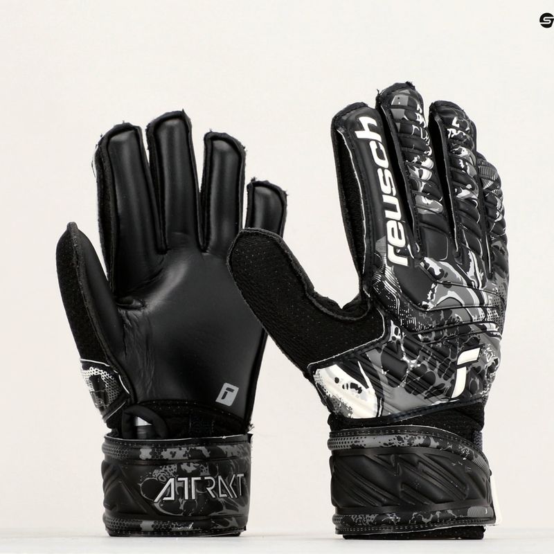 Reusch Attrakt Solid Junior gyermek kapuskesztyű fekete 5372515-7700 9