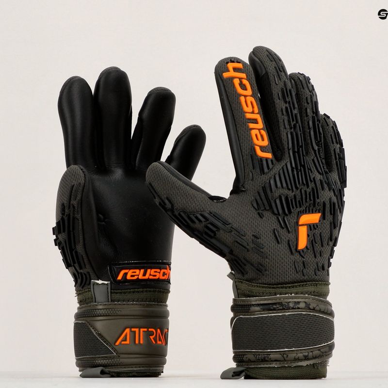 Reusch Attrakt Freegel Silver Finger Support Junior kapuskesztyű fekete-zöld 5372030-5555 14