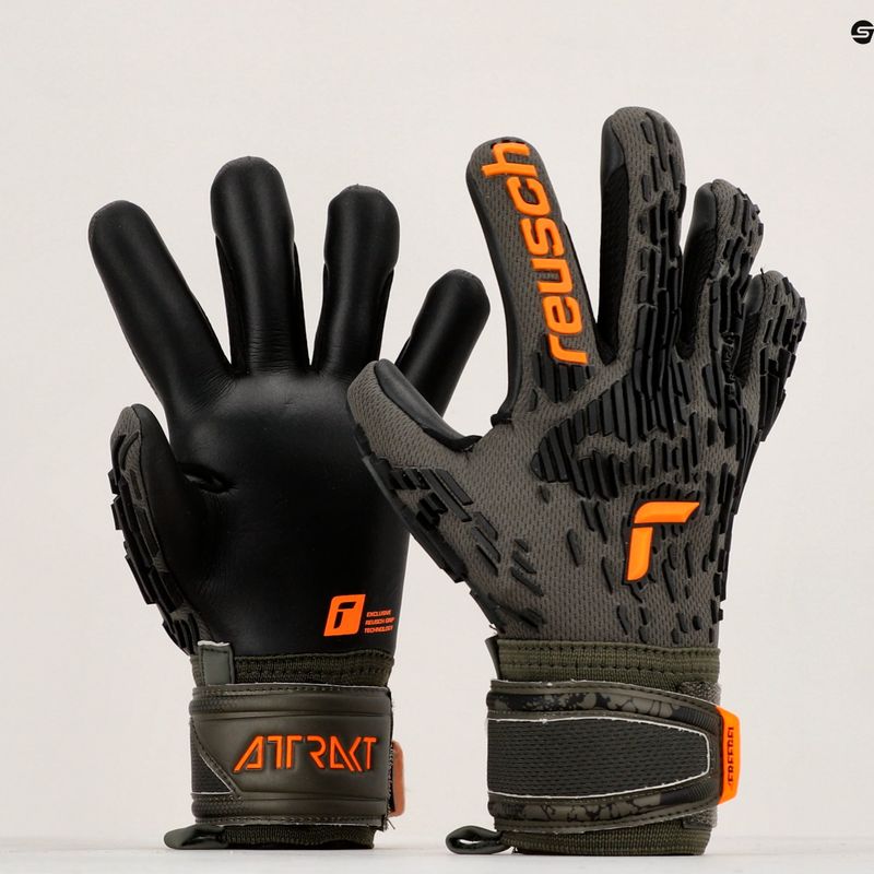 Reusch Attrakt Freegel Silver Junior kapuskesztyű fekete-zöld 5372035-5555 12
