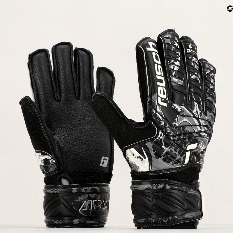 Reusch Attrakt Resist Junior gyermek kapuskesztyű fekete 5372615-7700 9