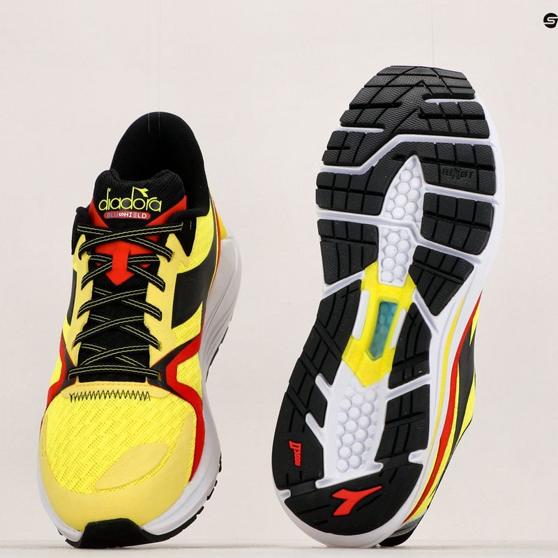 Férfi futócipő Diadora Mythos Blushield 8 Vortice sárga DD-101.179087-D0273 19