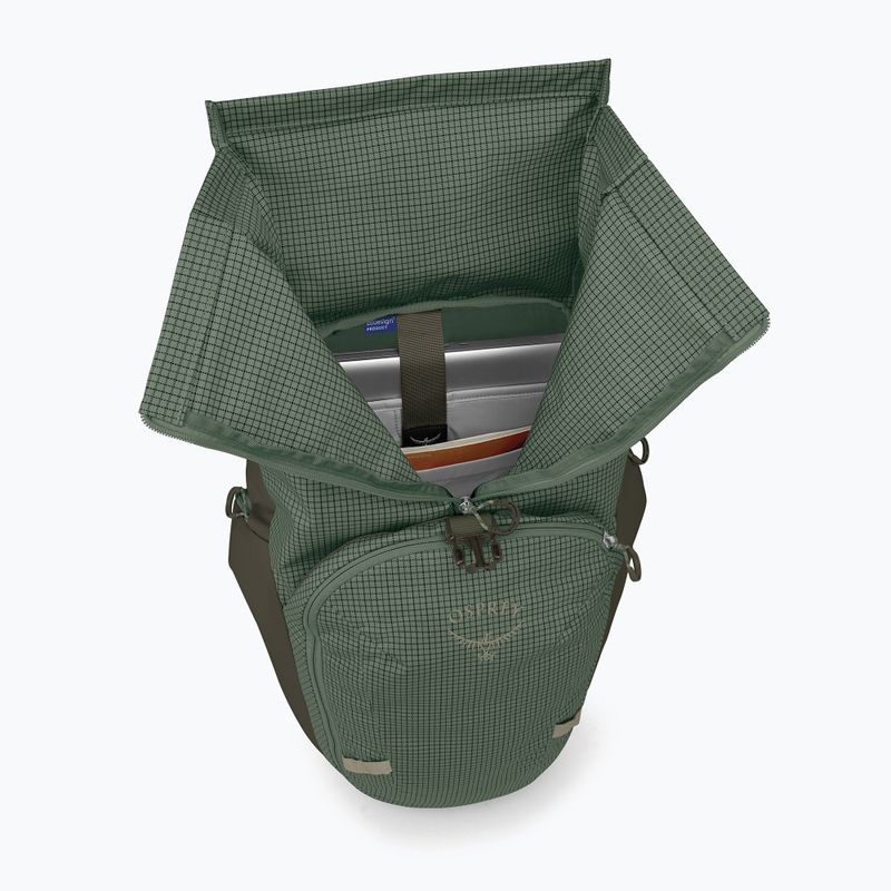 Osprey Transporter Roll Top 30 l városi hátizsák, fenyőlevél 5