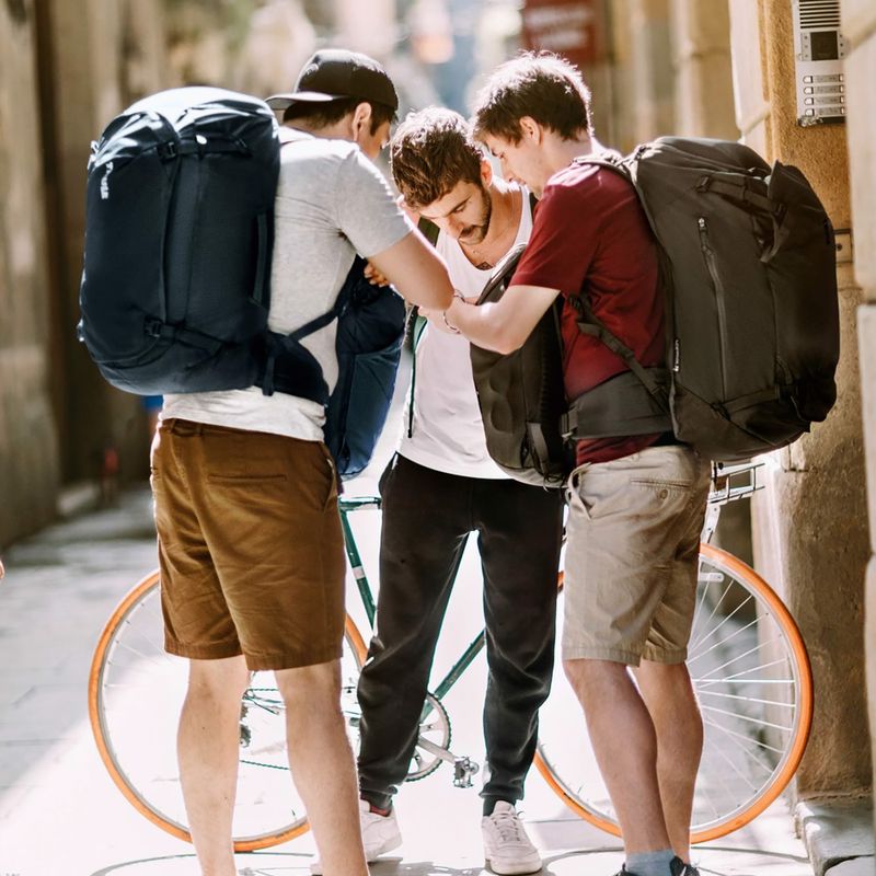 Thule Landmark 70 l túrahátizsák sötétkék színben 7