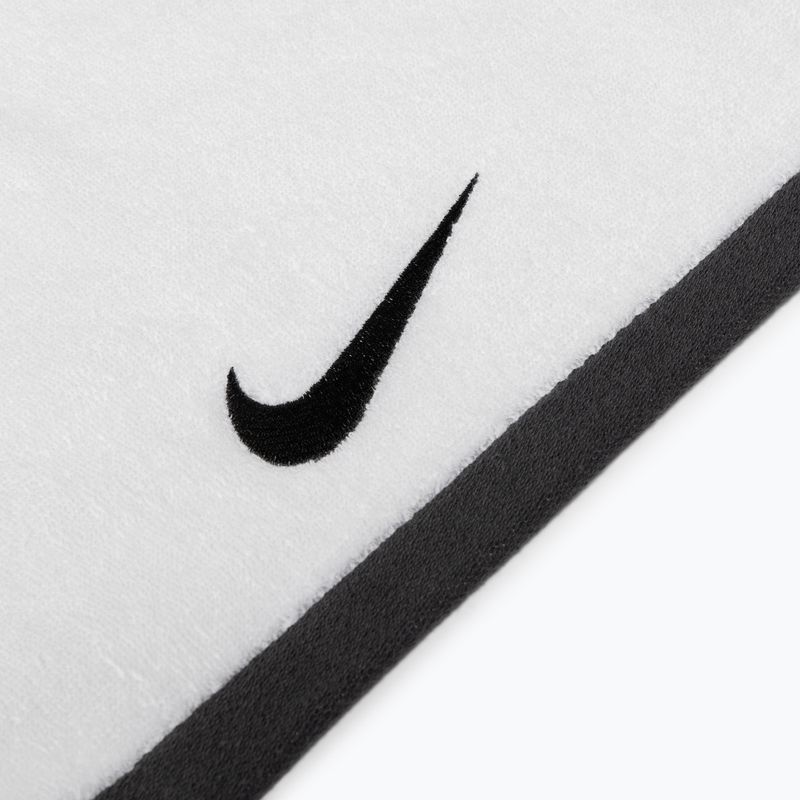 Nike Fundamental nagyméretű törölköző fehér N1001522-101 3