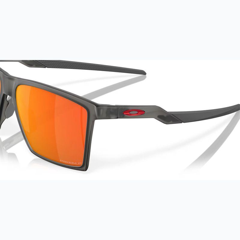 Oakley Futurity szaténszürke füst/prizm rubin polarizált napszemüveg 6