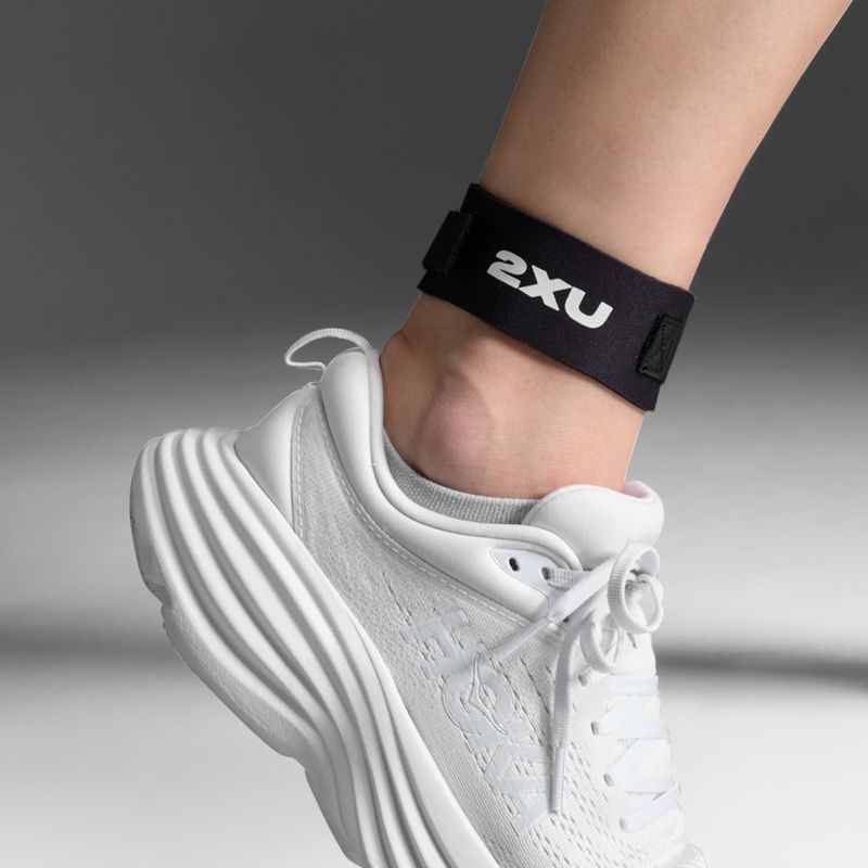 Triatlon bokarögzítő 2XU Timing Chip fekete/fekete 3