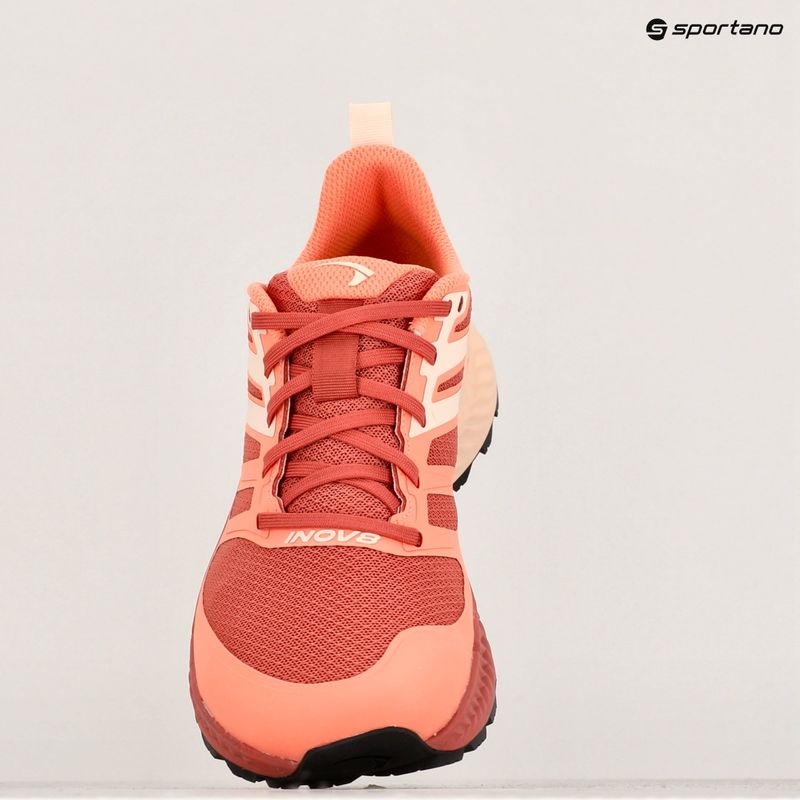 Női futócipő Inov-8 Trailfly poros rózsaszín/halvány rózsaszín 9