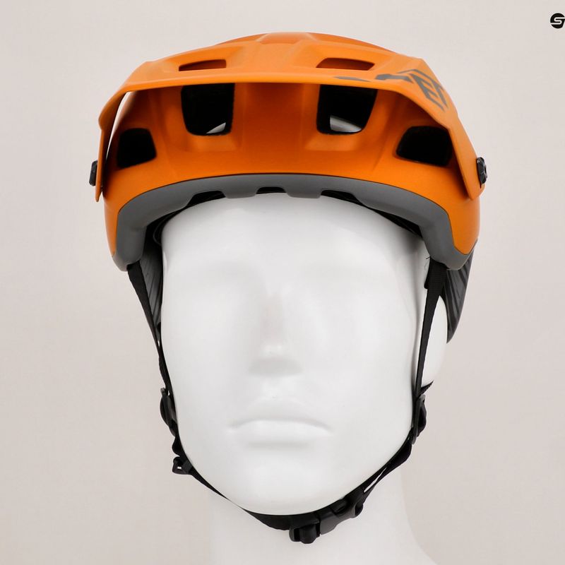 Kerékpáros sisak MET Terranova orange/titanium metalic matt 9