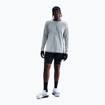 Férfi hosszú ujjú futópóló Nike Stride Dri-Fit ADV light smoke grey