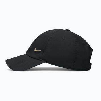 Baseballsapka Nike Dri-Fit Club Unstructured Metal Swoosh 2026 black/metallic gold