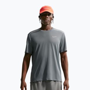 Férfi futópóló Nike Miler Dri-Fit UV smoke grey