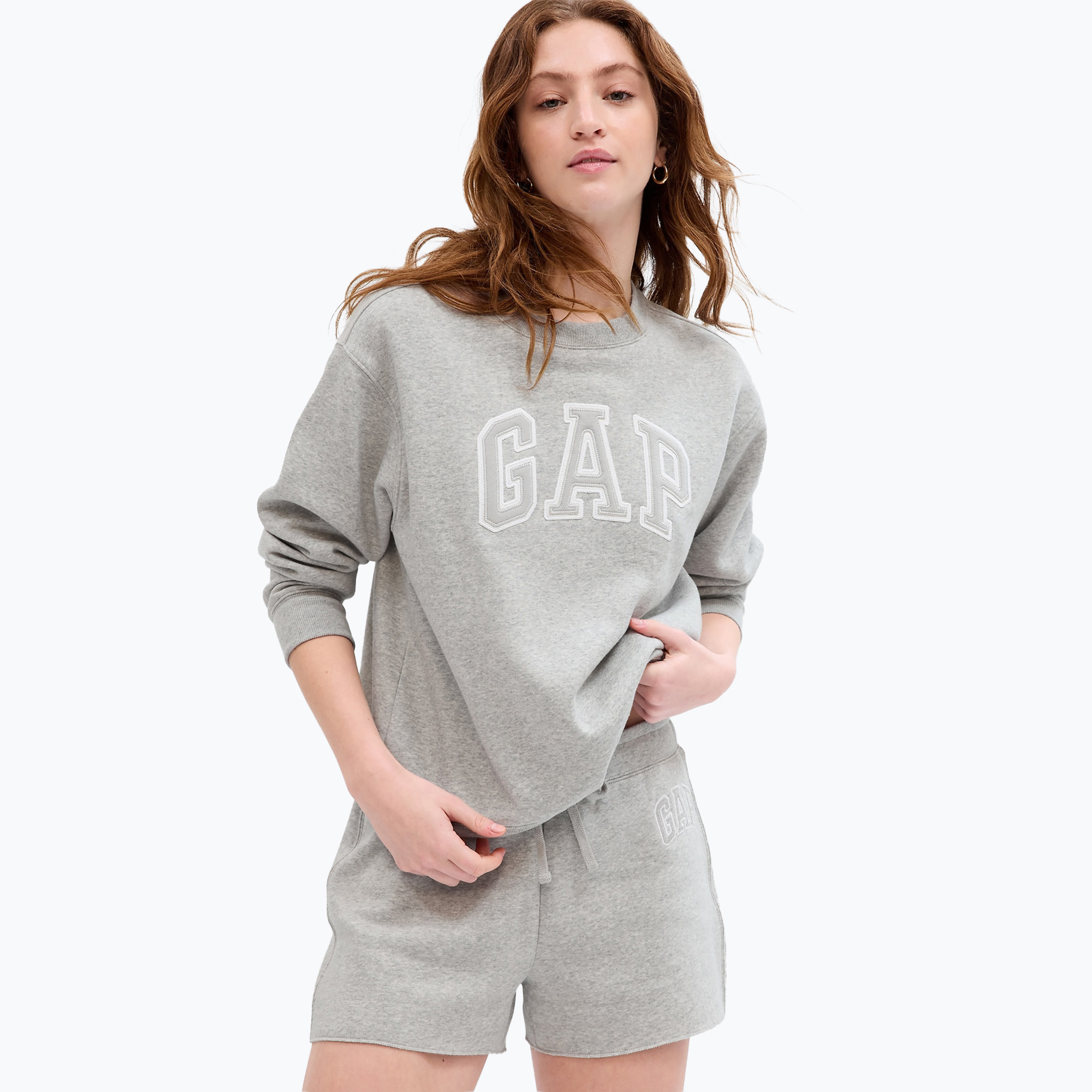 33%-kal olcsóbban.  Női melegítőfelső GAP V-Gap Heritage Crew light heather grey
