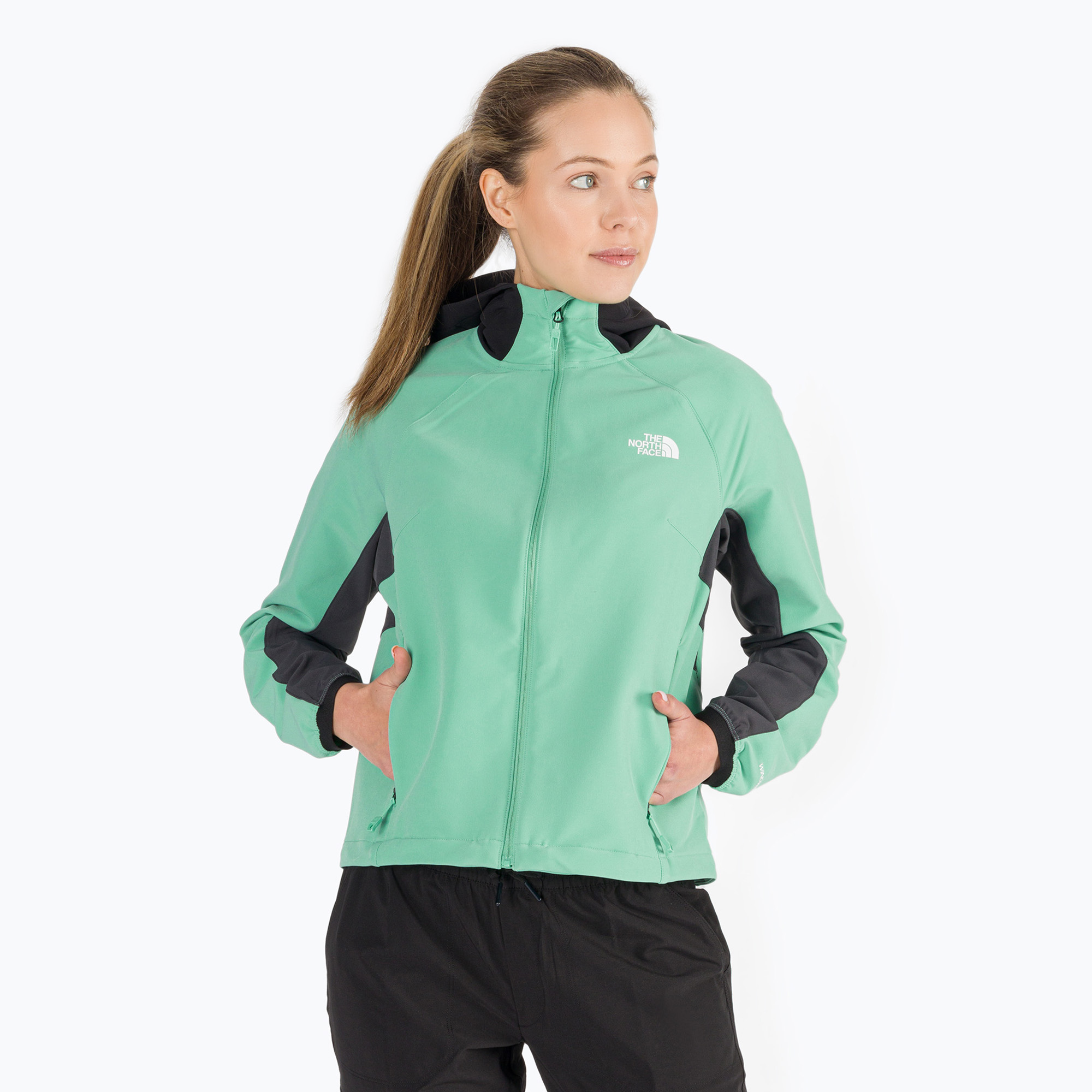 32%-kal olcsóbban.  Női softshell kabát The North Face AO Softshell Hoodie zöld NF0A7ZE990Q1. Méret: XL