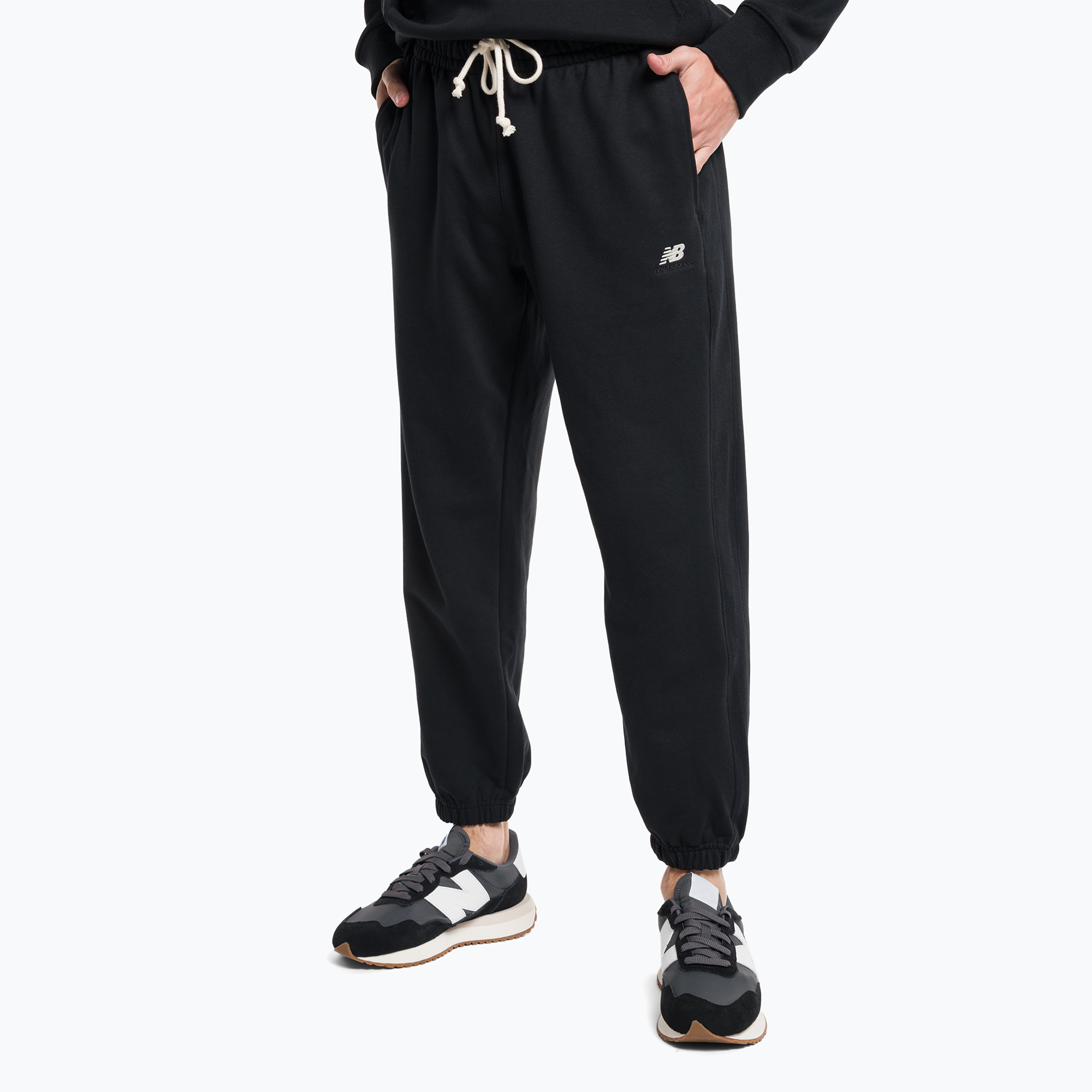 29%-kal olcsóbban.  New Balance Athletics Remastered French Terry férfi edzőnadrág fekete MP31503BK. Méret: XL