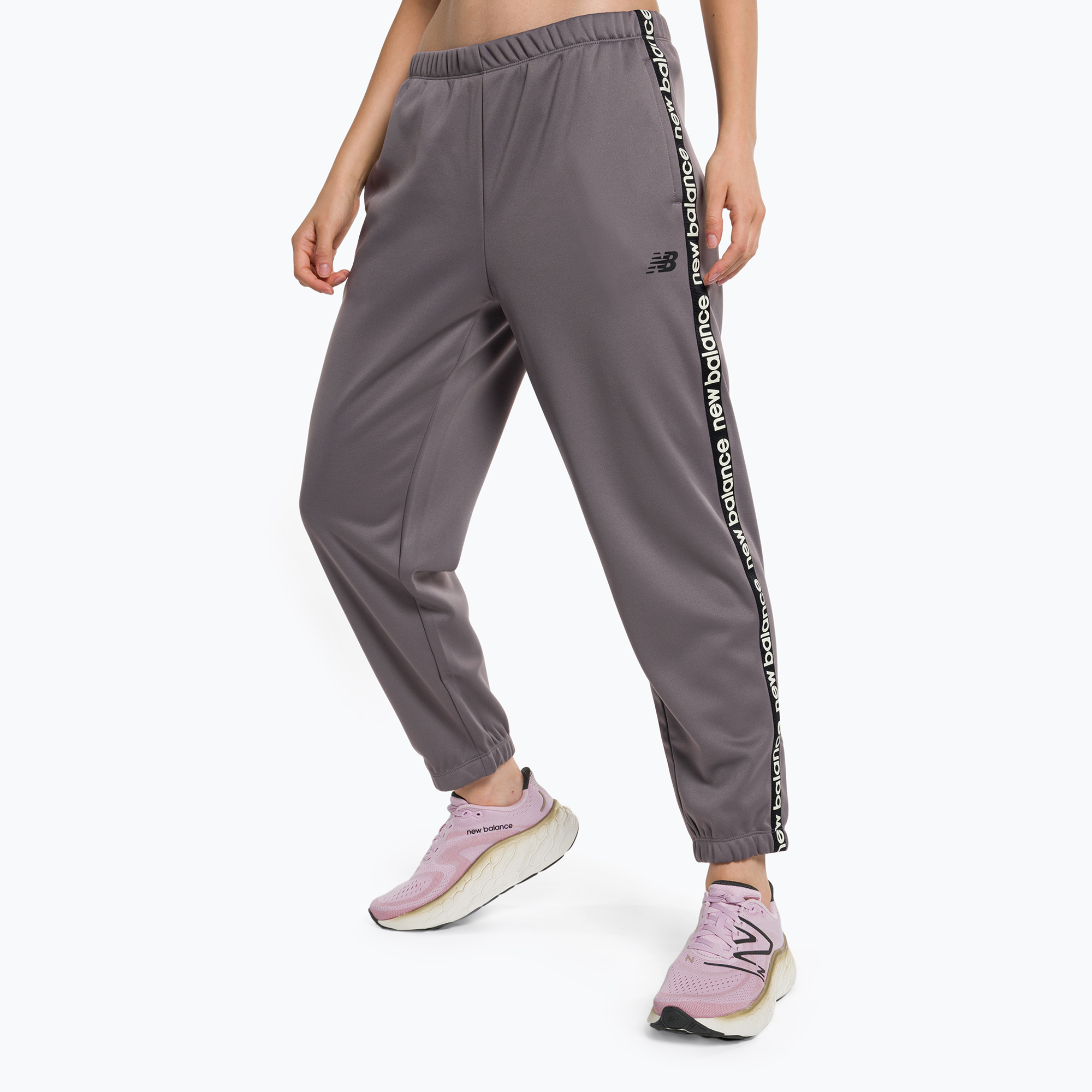 32%-kal olcsóbban.  Női edzőnadrág New Balance Relentless Performance Fleece szürke NBWP13176. Méret: M
