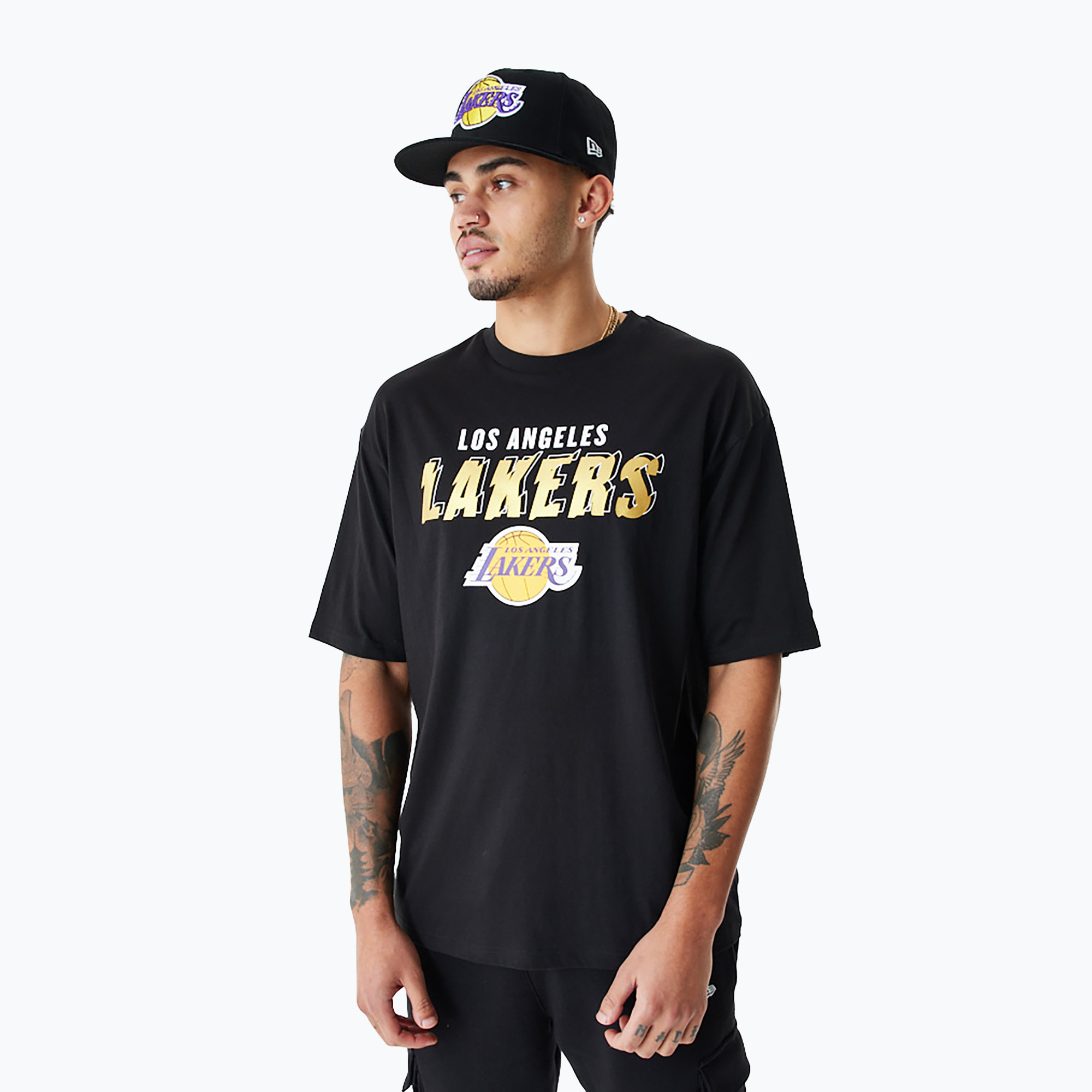 16%-kal olcsóbban.  férfi póló New Era Team Script OS Tee Los Angeles Lakers black