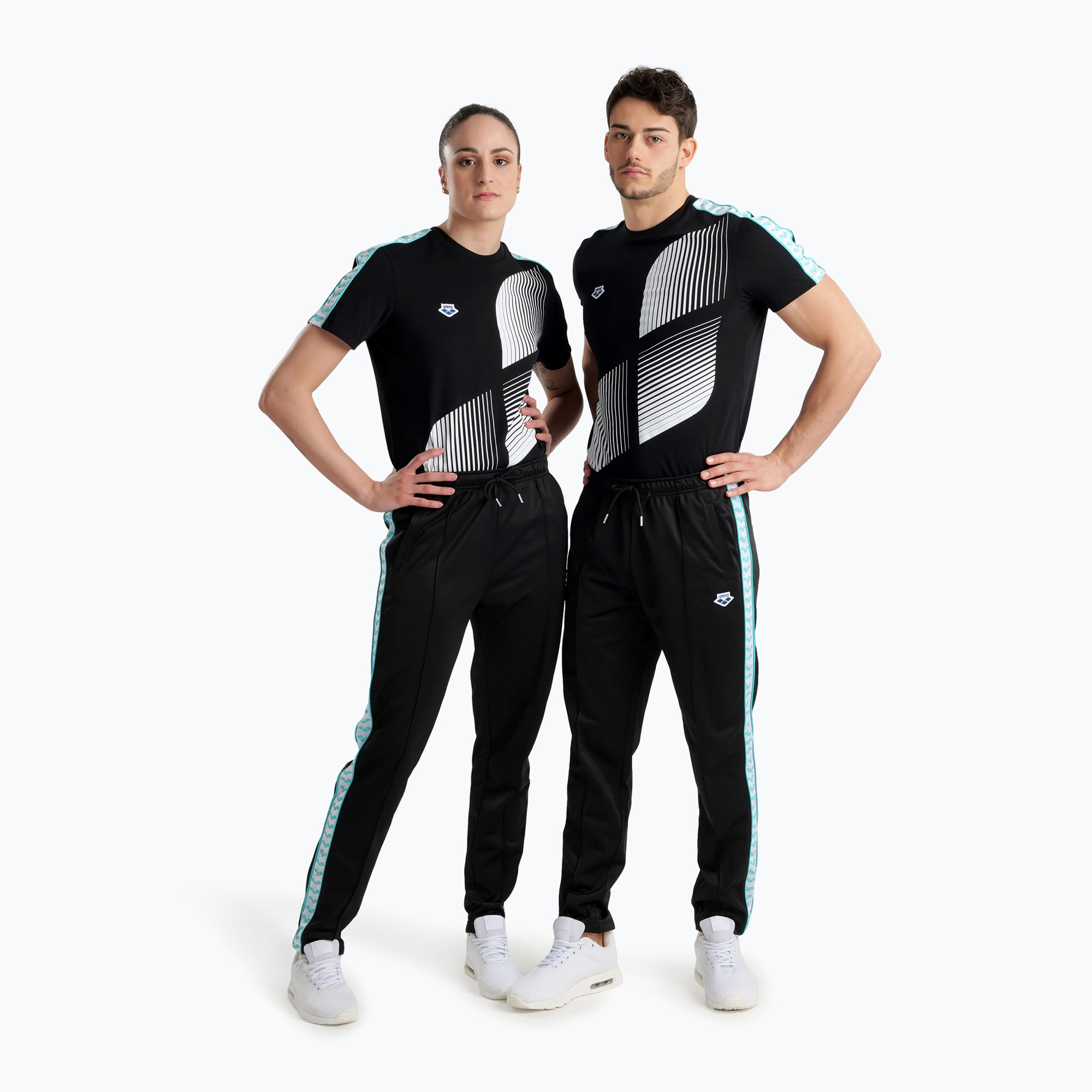 34%-kal olcsóbban.  Arena Relax IV Team Logo melegítőnadrág fekete 005650. Méret: XL