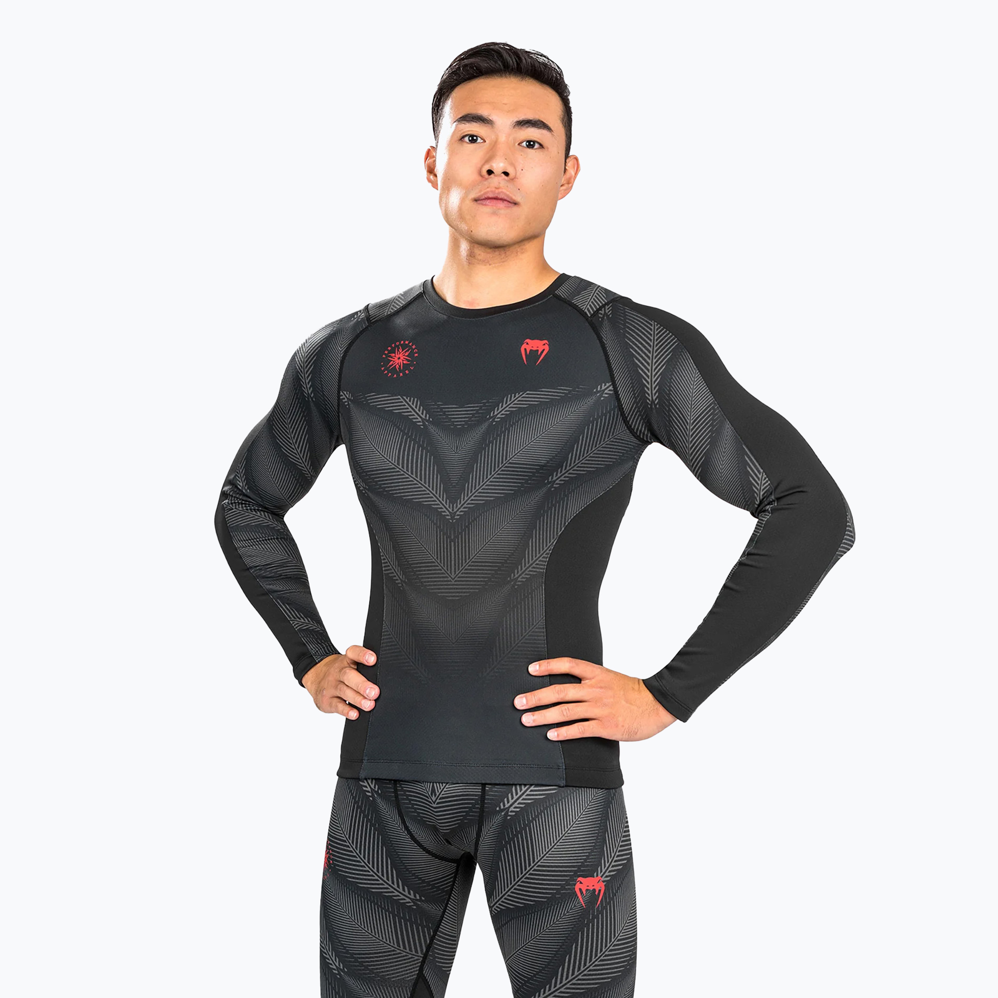 19%-kal olcsóbban.  Férfi Venum Phantom Rashguard hosszú ujjú fekete/piros. Méret: XXL