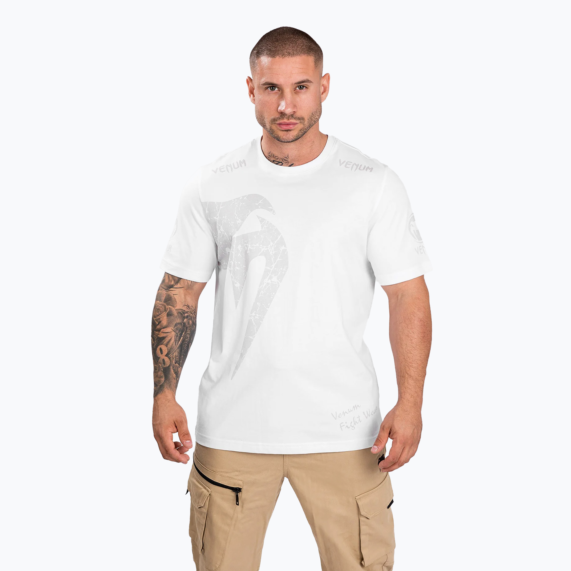 15%-kal olcsóbban.  Férfi póló Venum Giant white. Méret: L