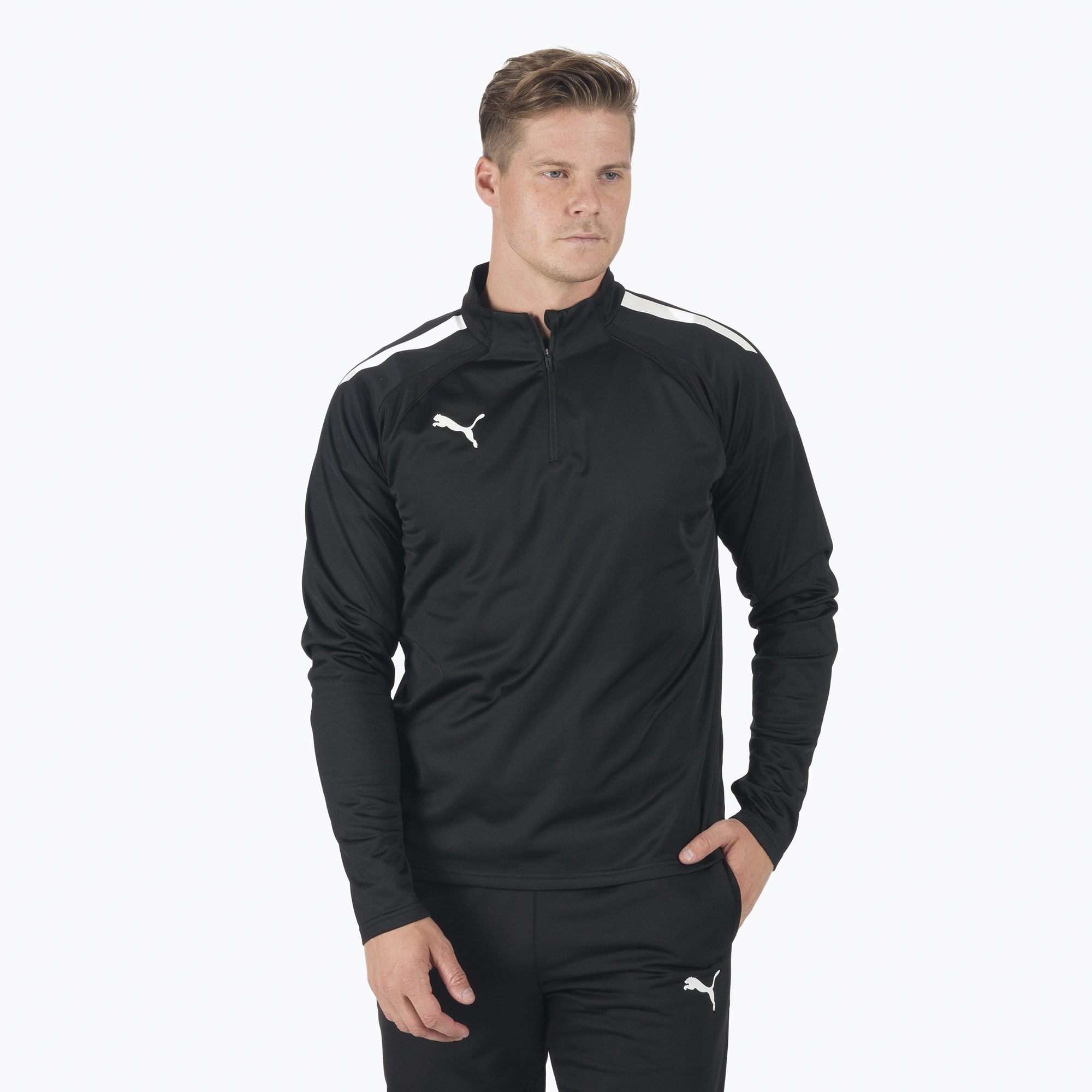 29%-kal olcsóbban.  PUMA Teamliga 1/4 Zip Top futball melegítő fekete 657236_03. Méret: XXL