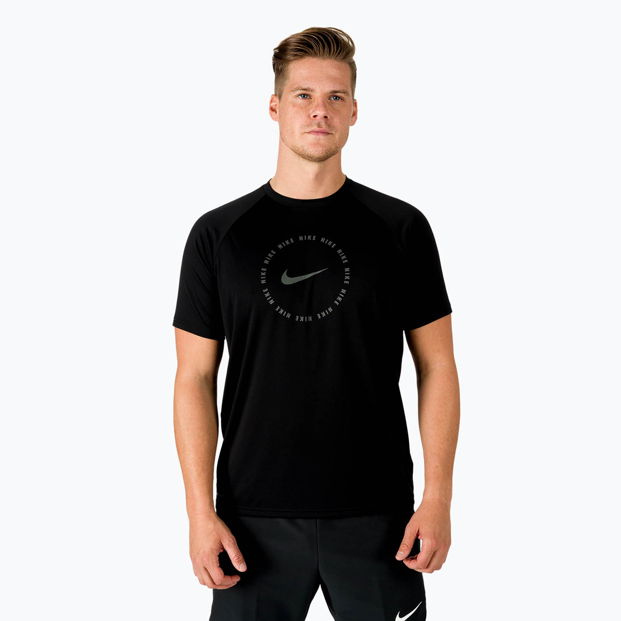 28%-kal olcsóbban.  Férfi edzőpóló Nike Ring Logo fekete NESSC666-001. Méret: S