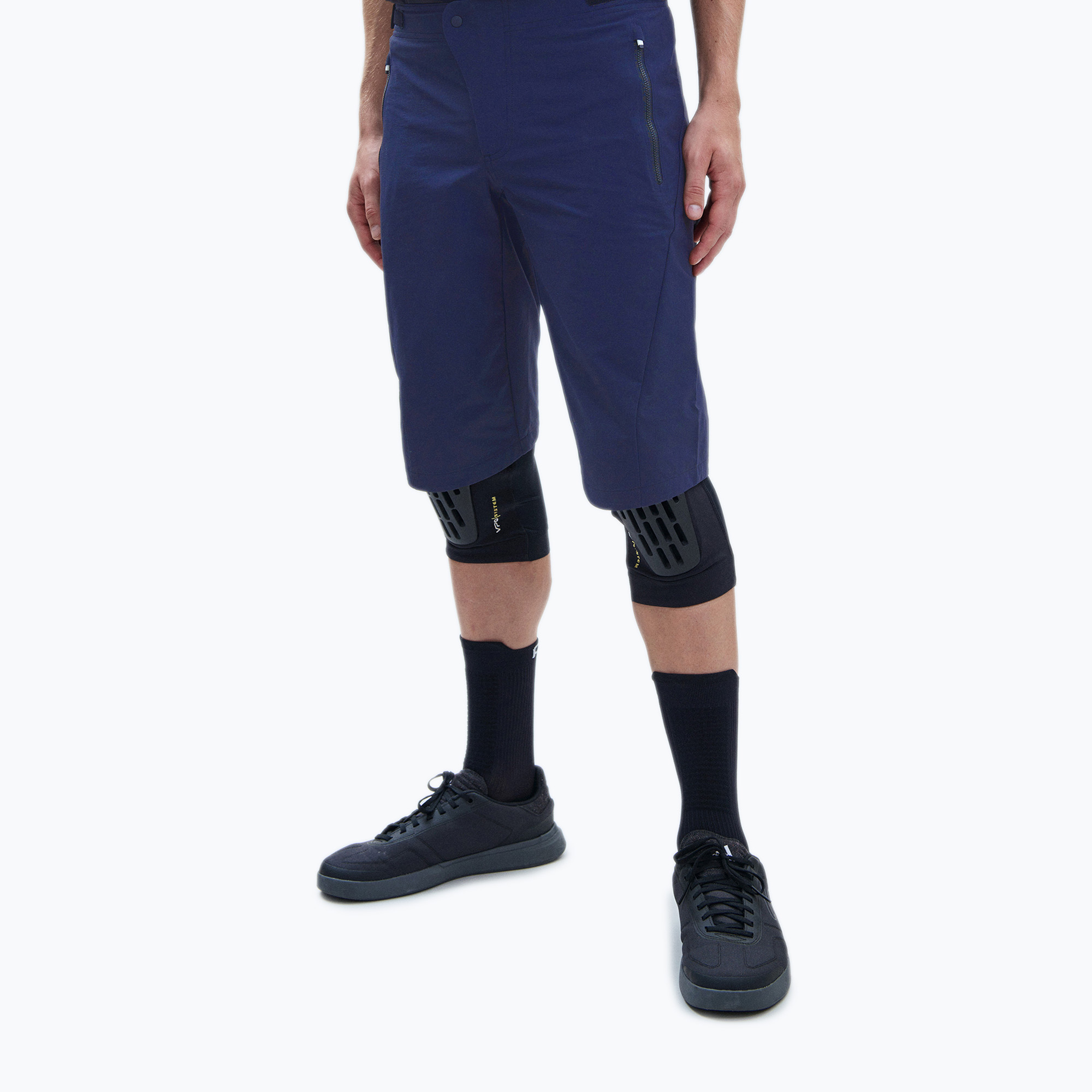 15%-kal olcsóbban.  Férfi kerékpáros rövidnadrág POC Essential Enduro turmaline navy. Méret: L