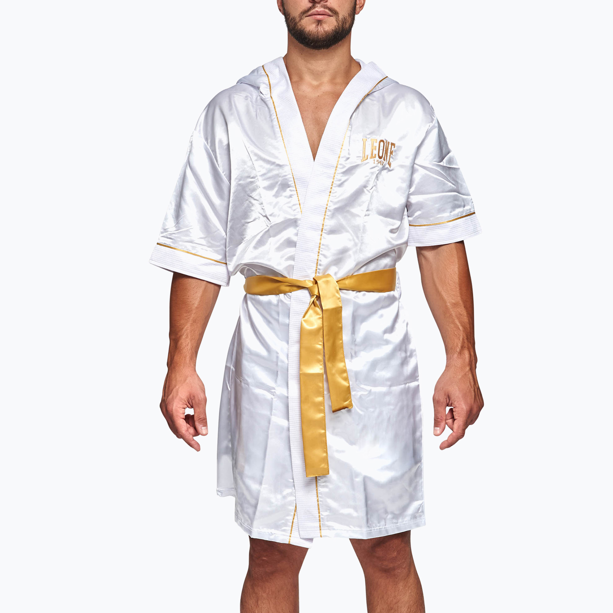 15%-kal olcsóbban.  LEONE boxer köntös 1947 prémium fehér. Méret: S-M